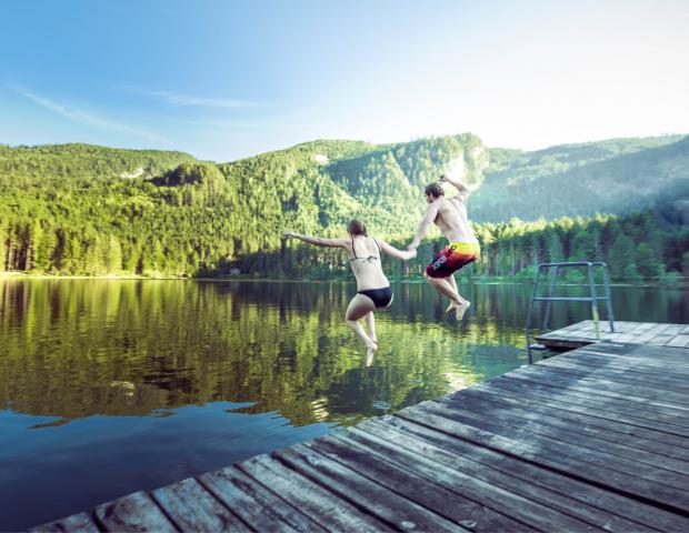 Baden im idyllischen Naturschutzgebiet Ödensee nahe Bad Aussee.